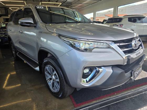 TOYOTA HILUX SW4 2.8 SRX 4X4 7 LUGARES 16V TURBO INTERCOOLER DIESEL 4P AUTOMÁTICO